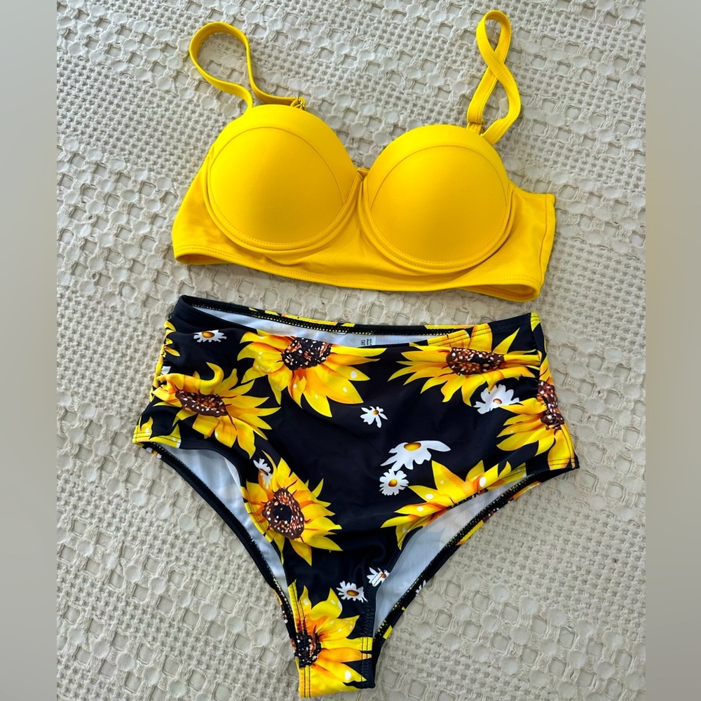 SHEIN Swim Set - Sunflowers - S